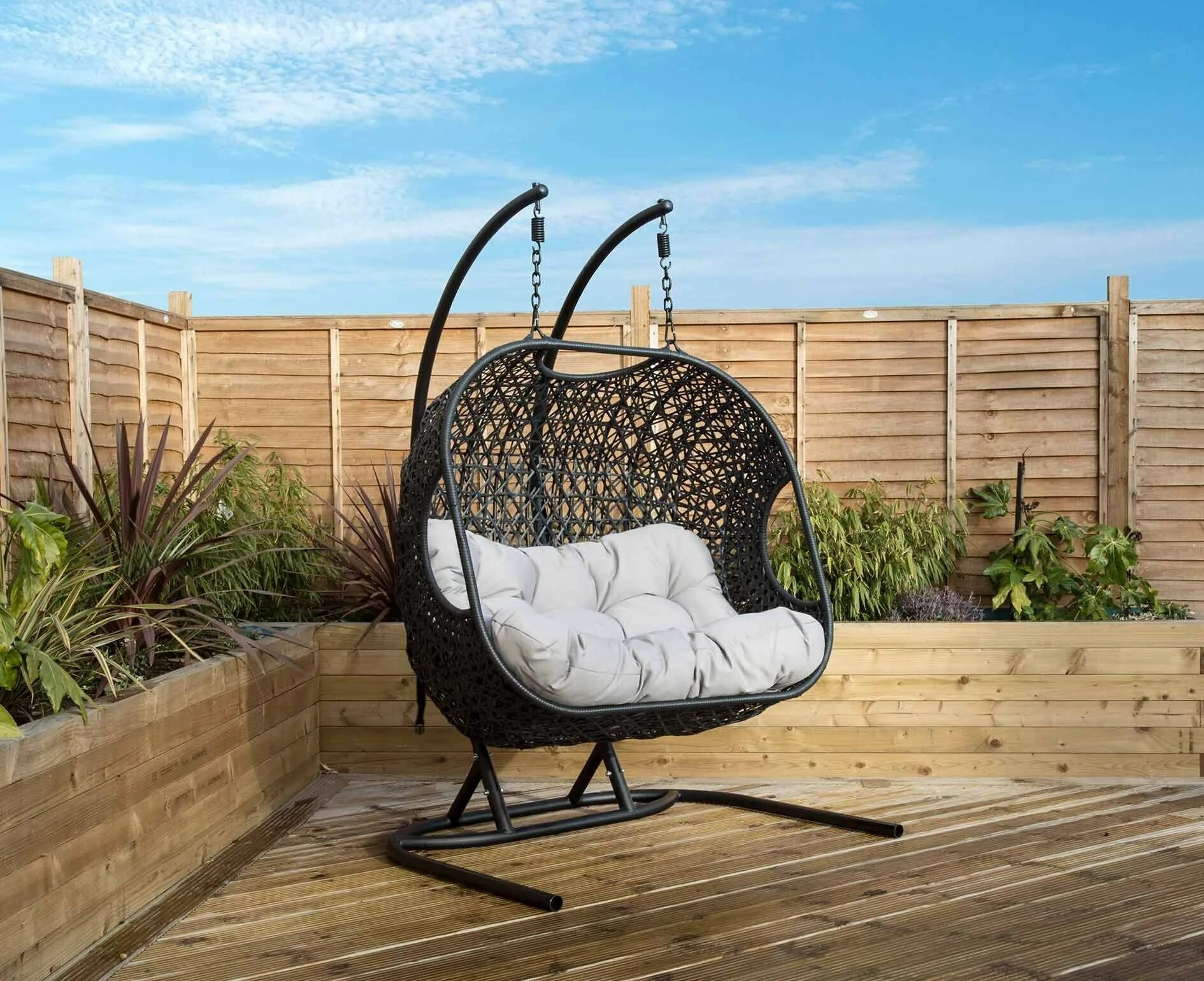 Стул садовый ротанг. Подвесное кресло Cocoon Chair 810. Подвесное кресло хофф. Хофф кресло кокон. Садовые качели garden4you Montreal.