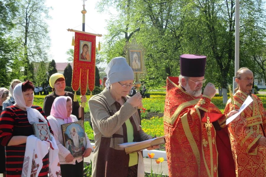 Погода малоархангельск орловской области на неделю. Луковская Церковь Малоархангельск. Храм Архангела Михаила Смоленск крестный ход. Малоархангельск Орловская область. Малоархангельск день города.