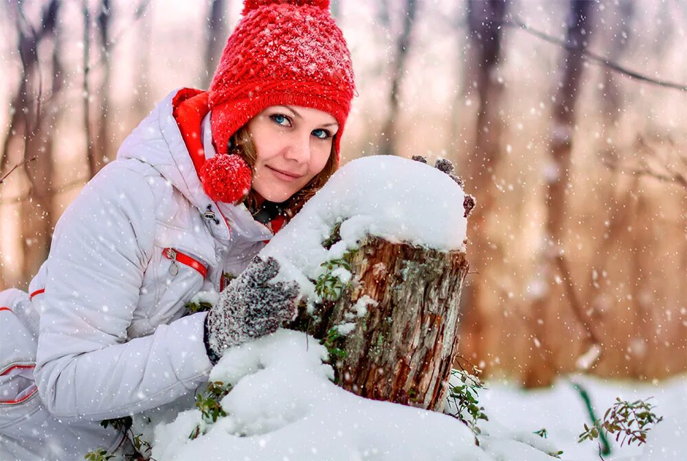 Идет для зимней фотосессии. Зимняя фотосессия на улице. Фотосессия зимой. Зимняя фотосессия в лесу. Идеи зимней.