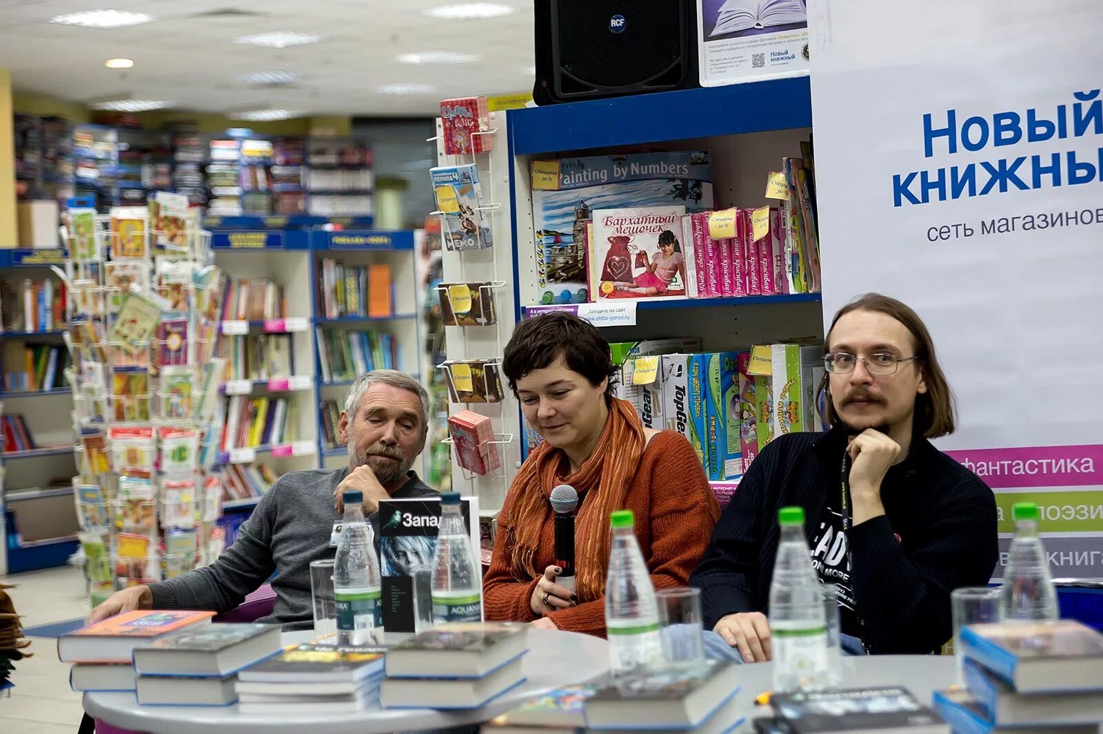 Работа в новый книжный. Новый книжный лого. Книжные новинки логотип. Новый книжный магазин москва. Книжный новинки 2024.