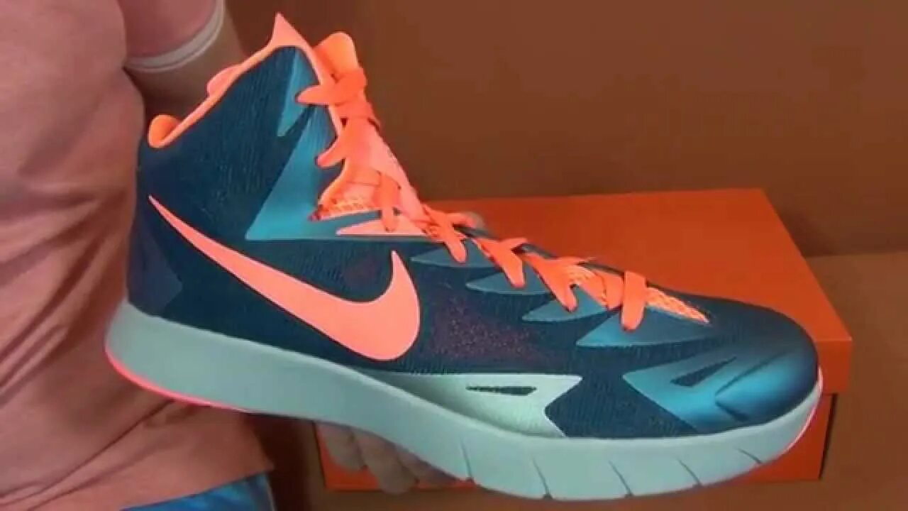 Кроссовки Nike Lunarlon 2014. Кроссовки меняющие цвет на солнце Nike. Найк гиперданк 2013. Кроссовки найк меняющие цвет бокс.