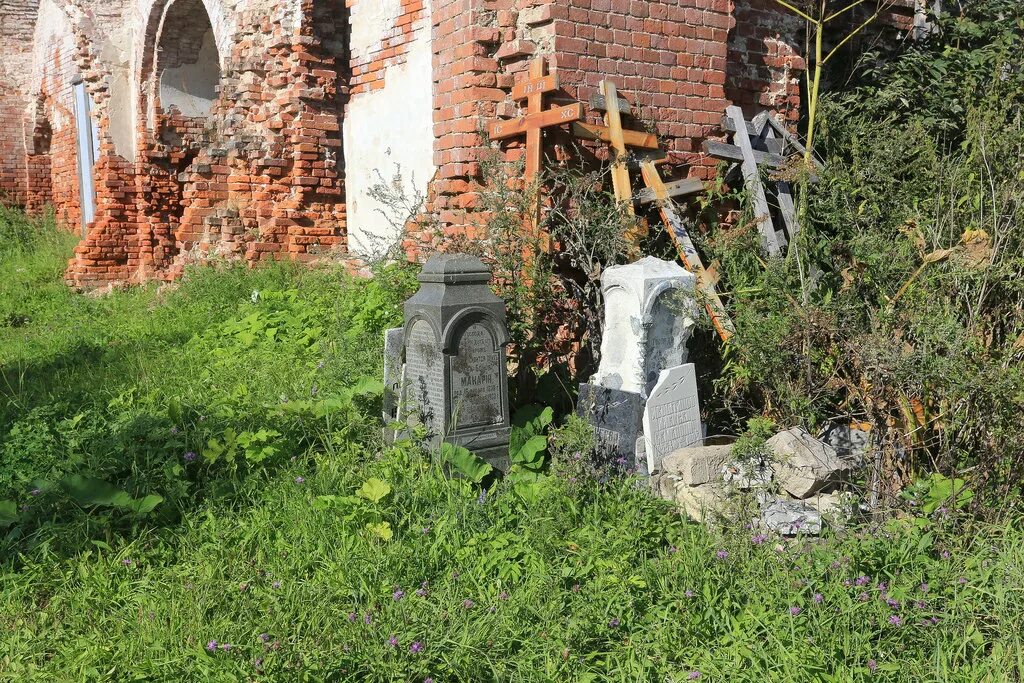 Сляднево калуга. Церковь Преображения Господня в Сляднево. Сляднево Волоколамский район. Село Сляднево храм Преображения. Деревня Сляднево.