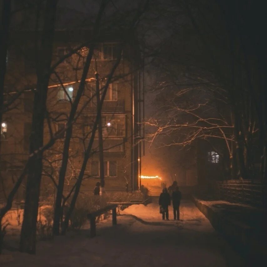Город молчи. Город молчи. Город дышит. Молчат города. Город молчи.