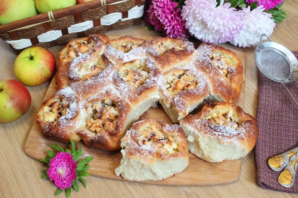 Разборный пирог. Разборный пирог с яблоками. Красивый разборный пирог. Пирожки с яблоком и творогом. Булочки семейка