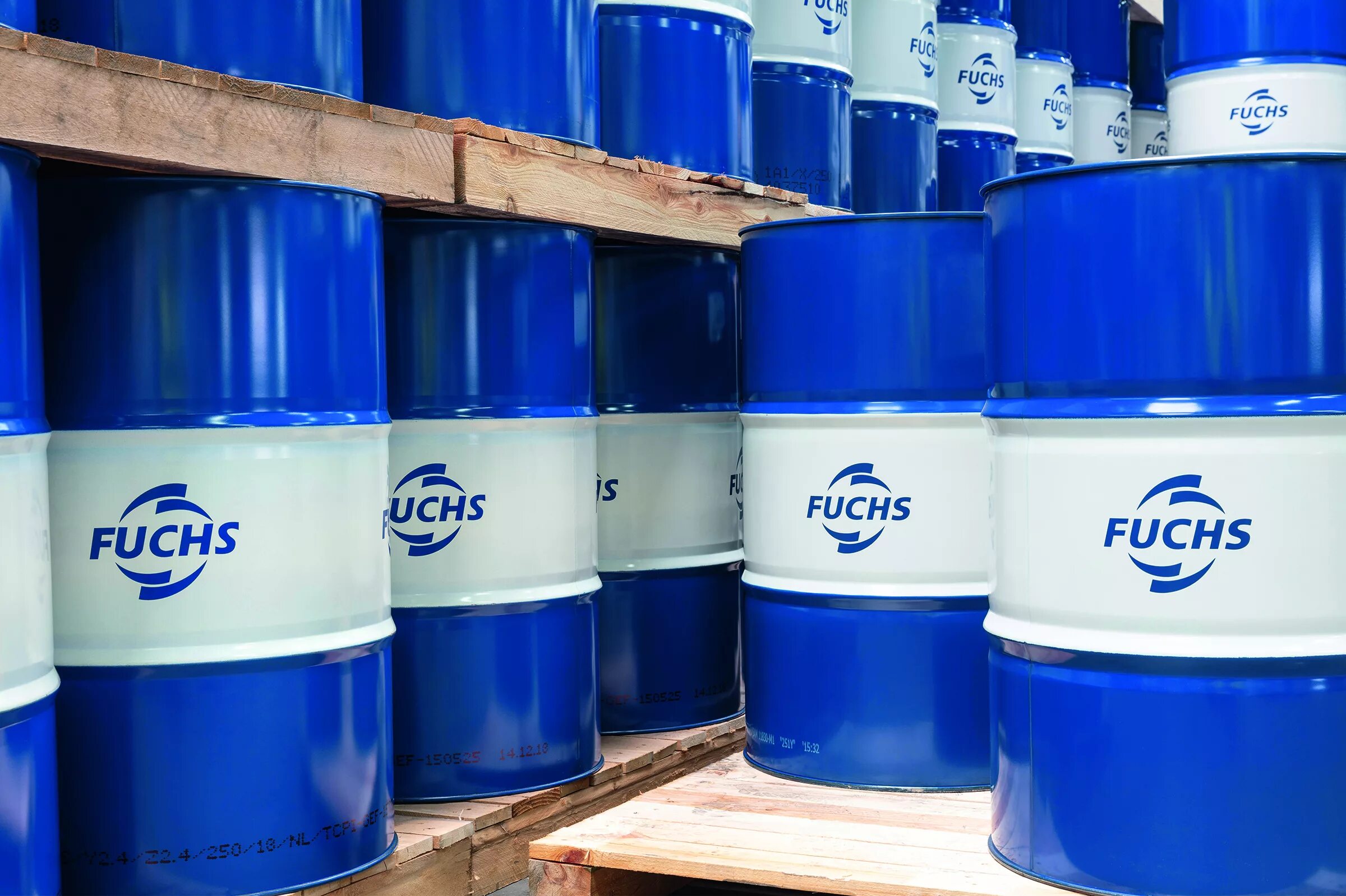 Fuchs. Fuchs petrolub. fuchs масло бочка. масло фукс титан в бочках. бочка сож фукс.