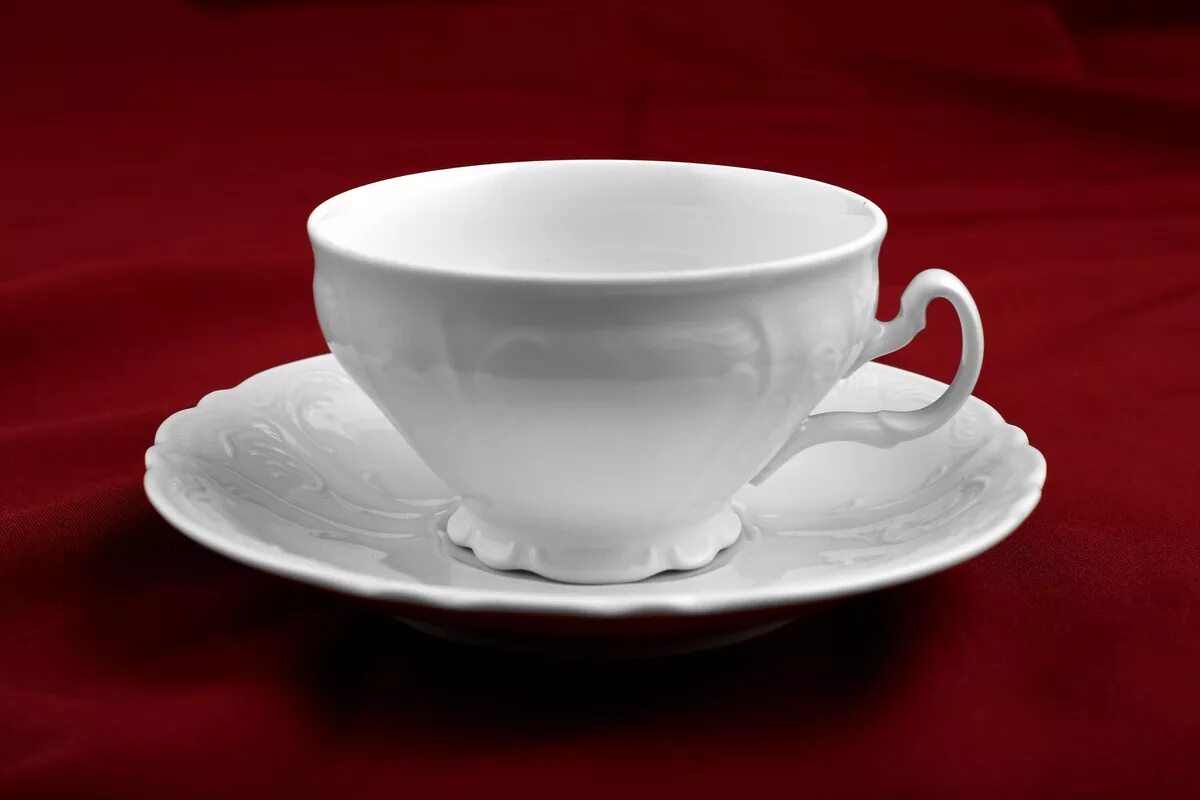 Тадж фарфор 855. Просто фарфор. Фарфоровые статуэтки германия антиквариат. Лефортовский фарфор елочные игрушки. Старинная чернильница фарфор.