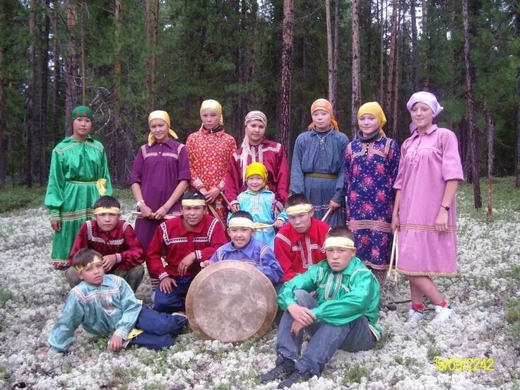 Традиционный костюм обских угров. Обские угры. Угры народ. Краеведческий музей югорск. Одежда обских угров.
