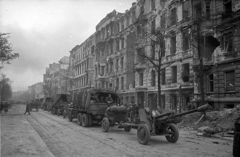 Разрушенный киев 1941. Города в годы вов. Центр сталинграда в 1943 году. Сталинградская битва 1942 г. Берлин вов 1945.