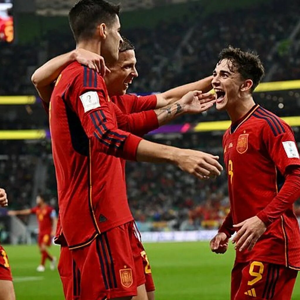Испания вчера. Испания вчера. Монако французская команда. Хаби алонсо 2010. Сборная испании по футболу на чм 2010.