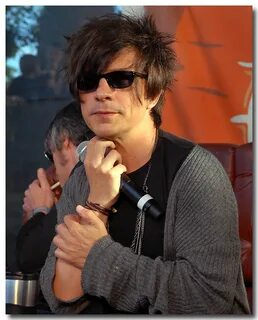 Nicola sirkis instagram