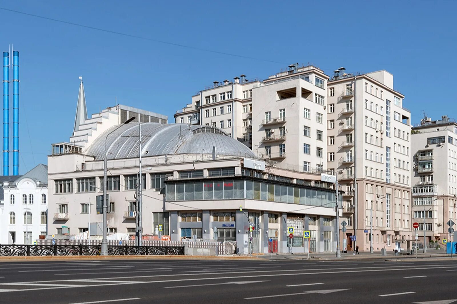 Дом ударник. Кинотеатр ударник москва. дом на набережной кинотеатр ударник. москва, якиманка, ул. серафимовича, д. 2. кинотеатр ударник москва фото.