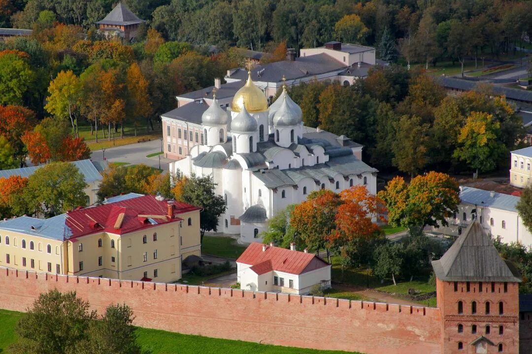 Стиком новгород. Новгородский Детинец Великий Новгород. Новгородский Кремль Великий Новгород.