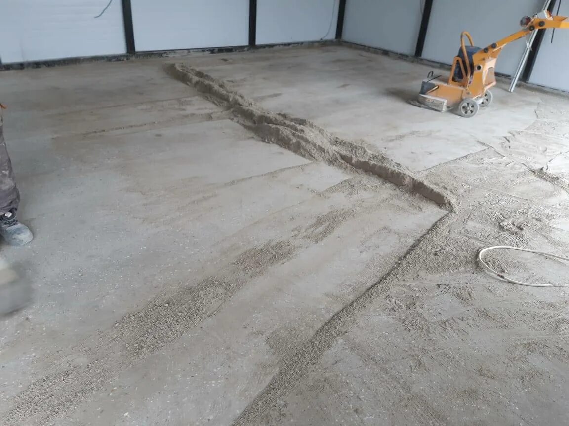 Полировка бетона 20 м2. Пол шлифованный бетон. Шлифовка бетонного пола. Шлифовка стяжки бетона.