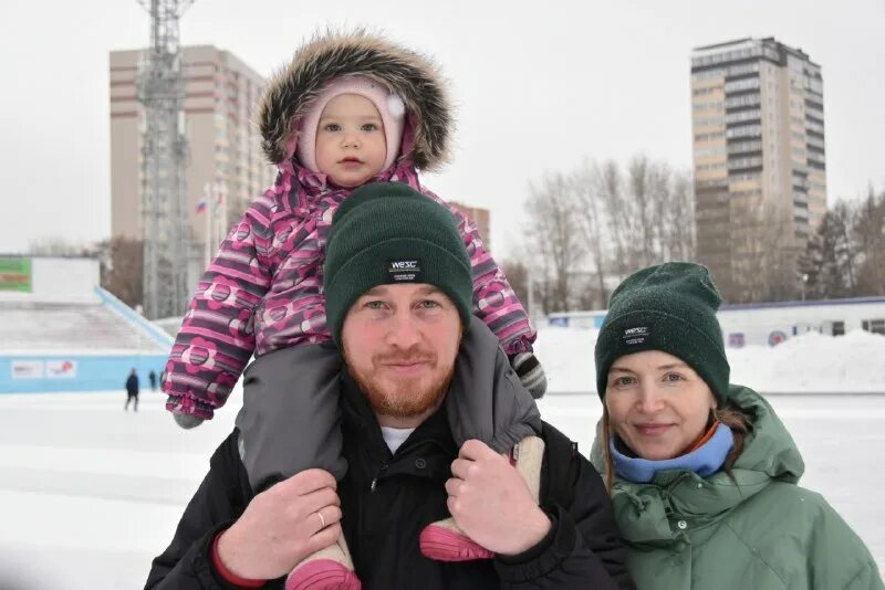 альба фернандес и валерий карпин. тренер с детьми. луис энрике семья. константин вишняков гребля. семейный спорт.