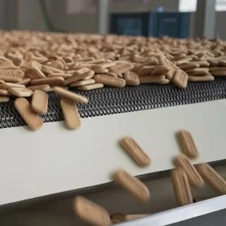 Две конкурирующих кондитерских выпускают одинаковый