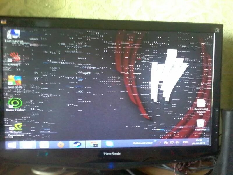 Видеокарта в мониторе. Артефакты видеокарты. Горизонтальные полосы на мониторе. Рябит изображение на мониторе. Артефакты на мониторе.