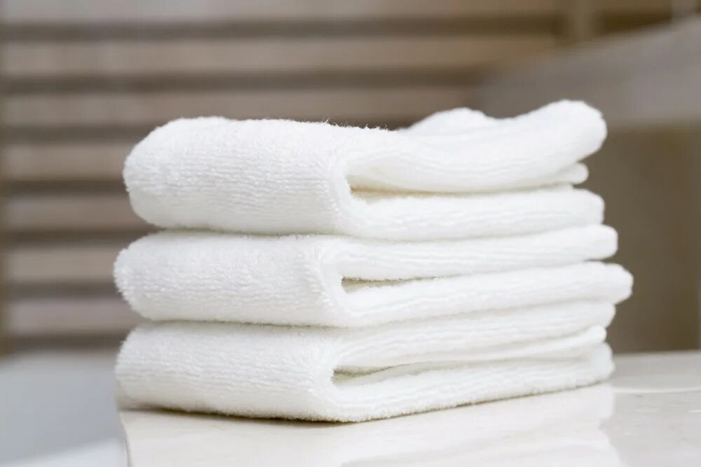 Сдать полотенца. Полотенце махровое 40х70 Узбекистан. Стопка полотенец. Полотенце махровое белый. Стопка махровых полотенец.