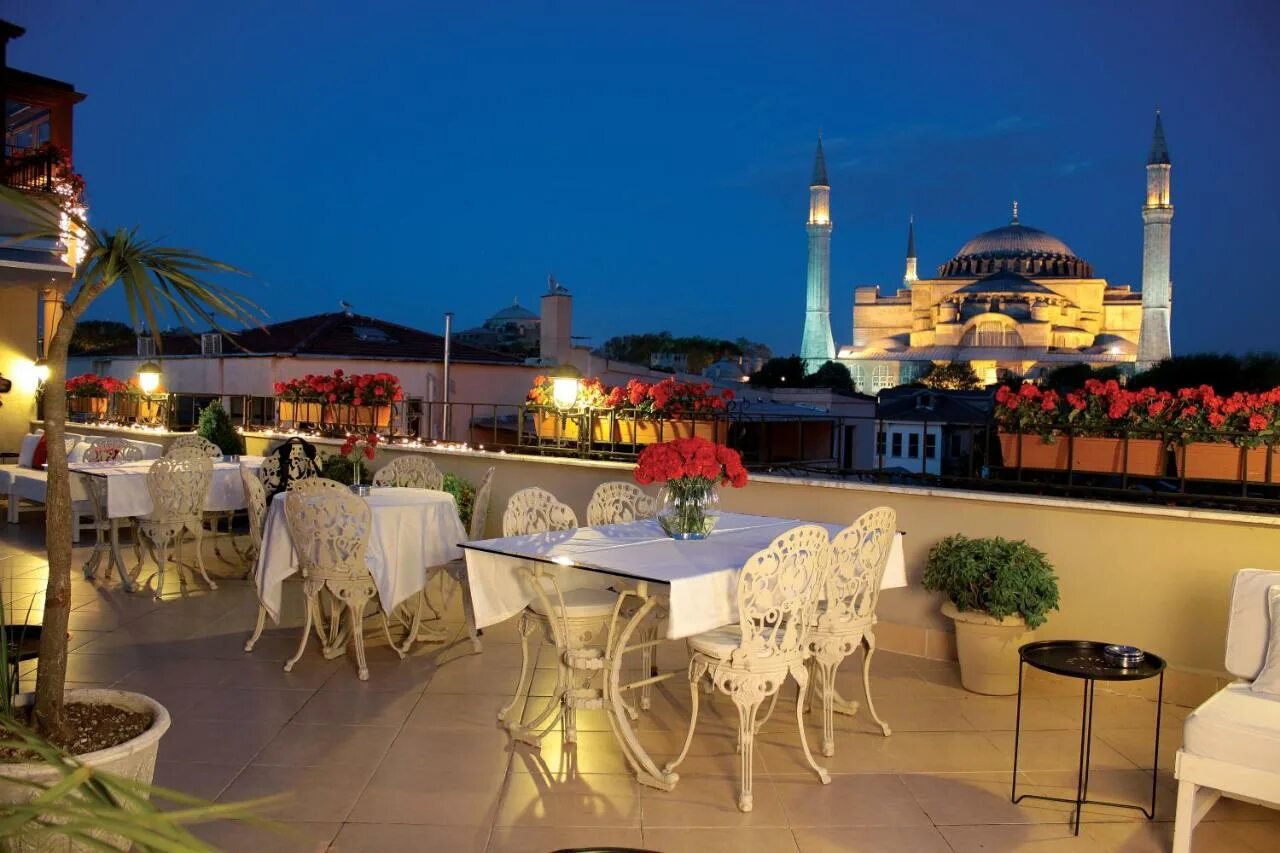 Сайт отелей стамбула. Celal Sultan Hotel 4 Стамбул. Celal Sultan Special class 3*. Celal Sultan Hotel Стамбул, Фатих, Алемдар, улица Салкым сёгют, 14. Ресторан Hagia Sophia Terrace Стамбул.