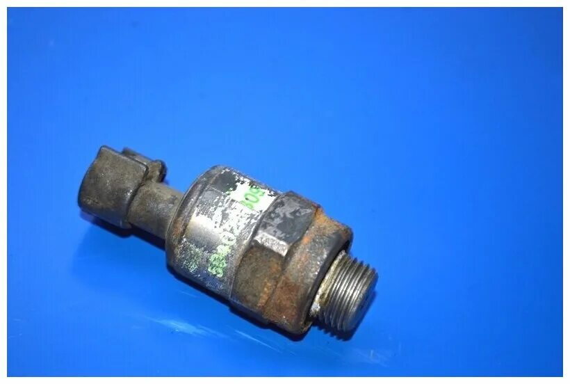 Датчик кондиционера ивеко курсор 13. Регулятор давления iveco daily 3. Датчик тахографа ивеко евростар. Датчик давления воздуха ивеко. Датчик давления воздуха iveco stralis.