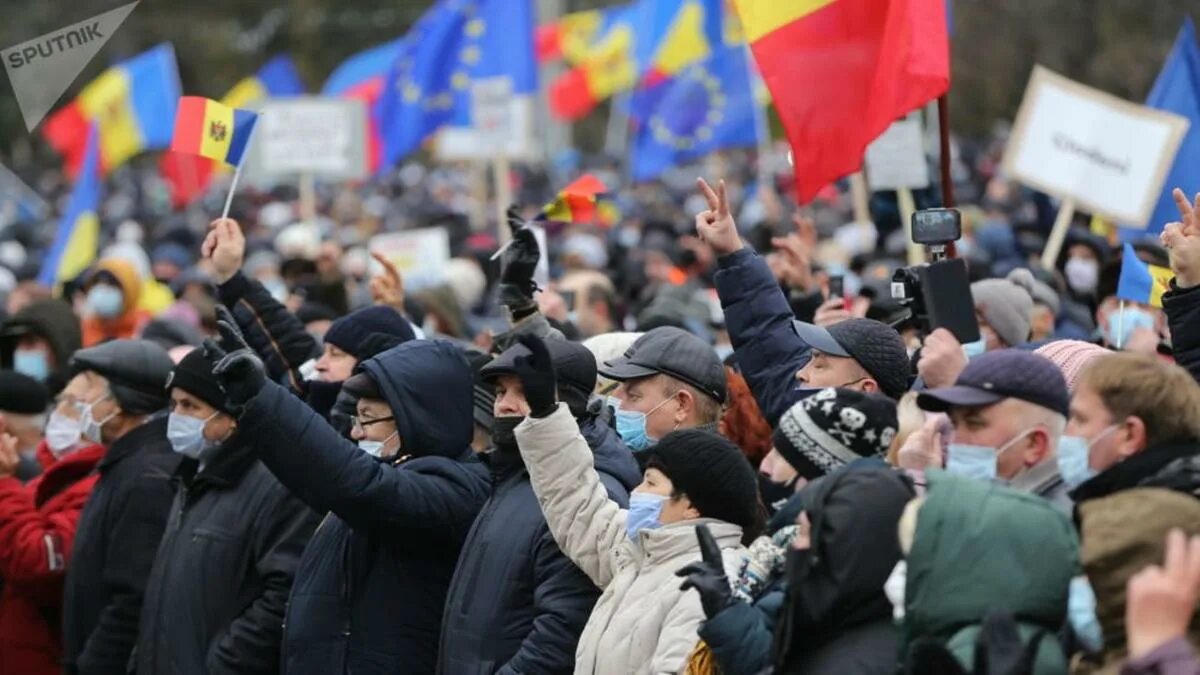 Погода в кишиневе сегодня. Митинг в Кишиневе. Организованный митинг. Антиправительственные выступления. Молдова Россия митинг.