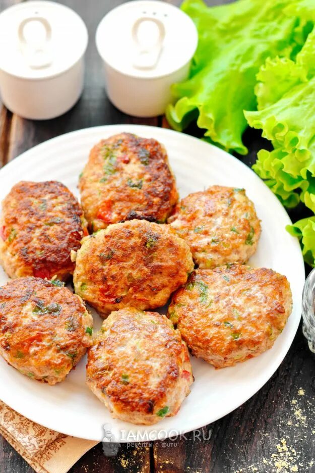 Котлеты цыганка. Оладьи из куриного фарша. Цыганские котлеты. Куриные оладьи. Цыганские котлеты рецепт.