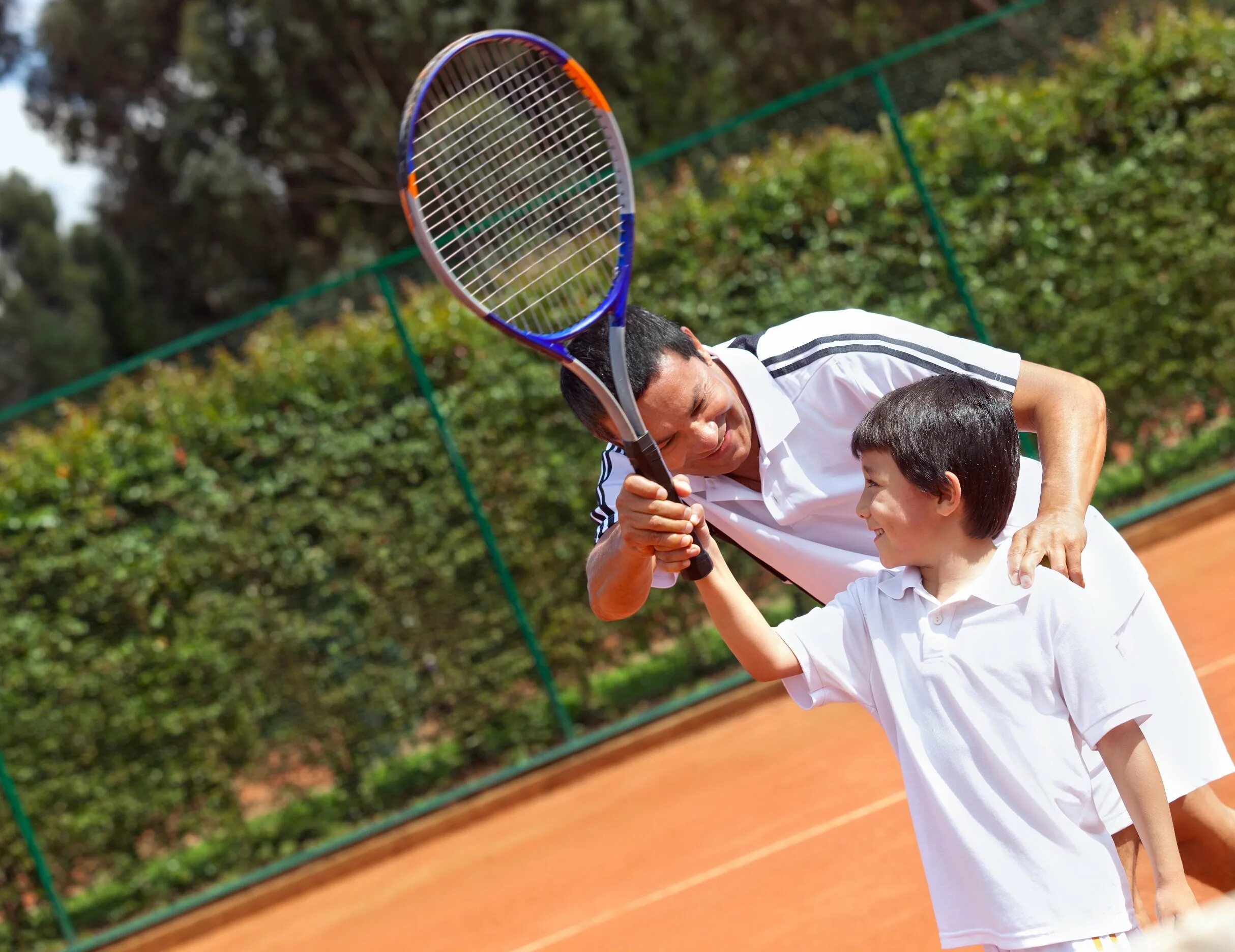 We play tennis when. Большой теннис. Теннис дети. Теннисный корт. Ребенок теннисист.