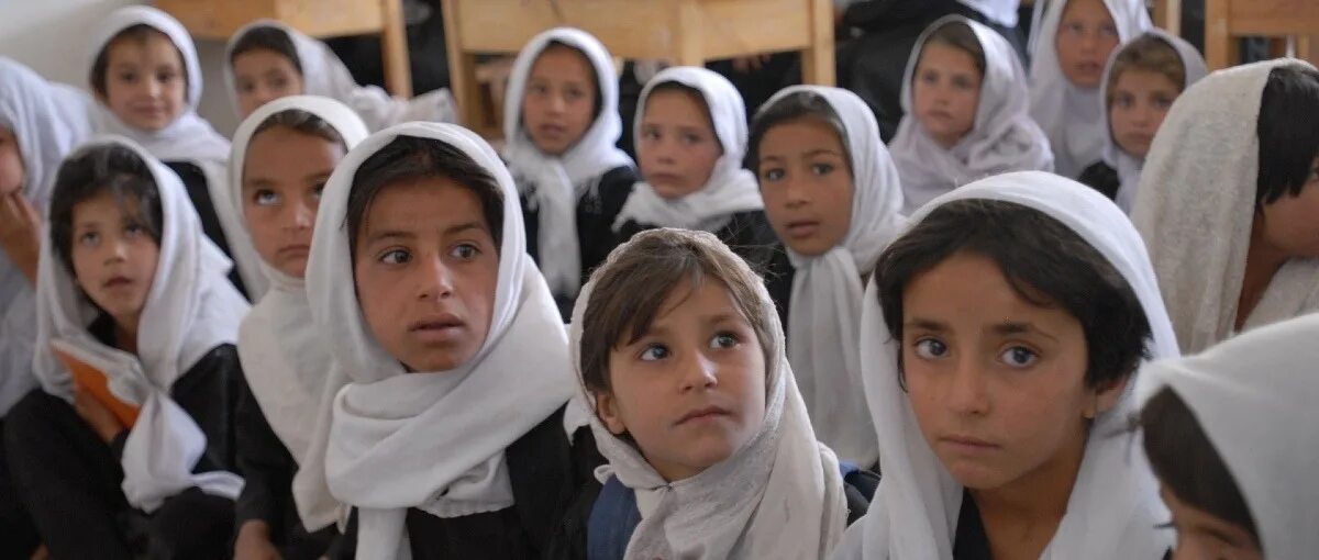 Учителя в Афганистане. Саудовская Аравия 2020 девушки. Афганистан университет с покрытыми девушками. Университеты Афганистана начали работу без студенток. Запрет образования женщинам