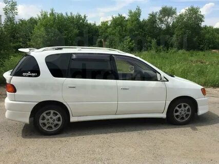 Автомобиль тойота ипсум