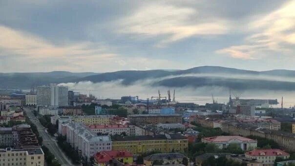 Северное сияние оленегорск. Мурманск коэффициент надбавки северные. Пожар в мурманске на другой стороне кольского залива. Кировск, апатиты. Хребет мустатунтури карта.