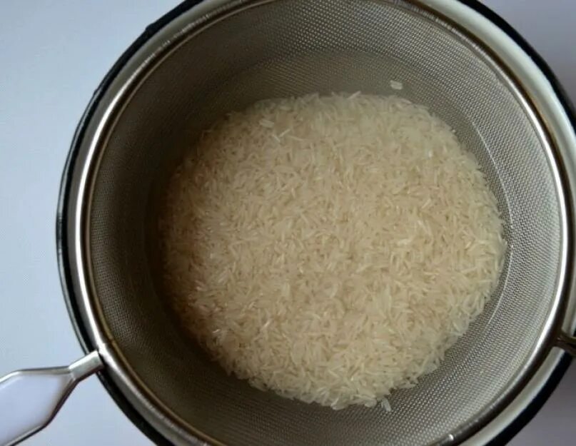 Рис отварить рассыпчатый в кастрюле. Рис в кастрюле. Миска риса. Рис в кипящую воду.
