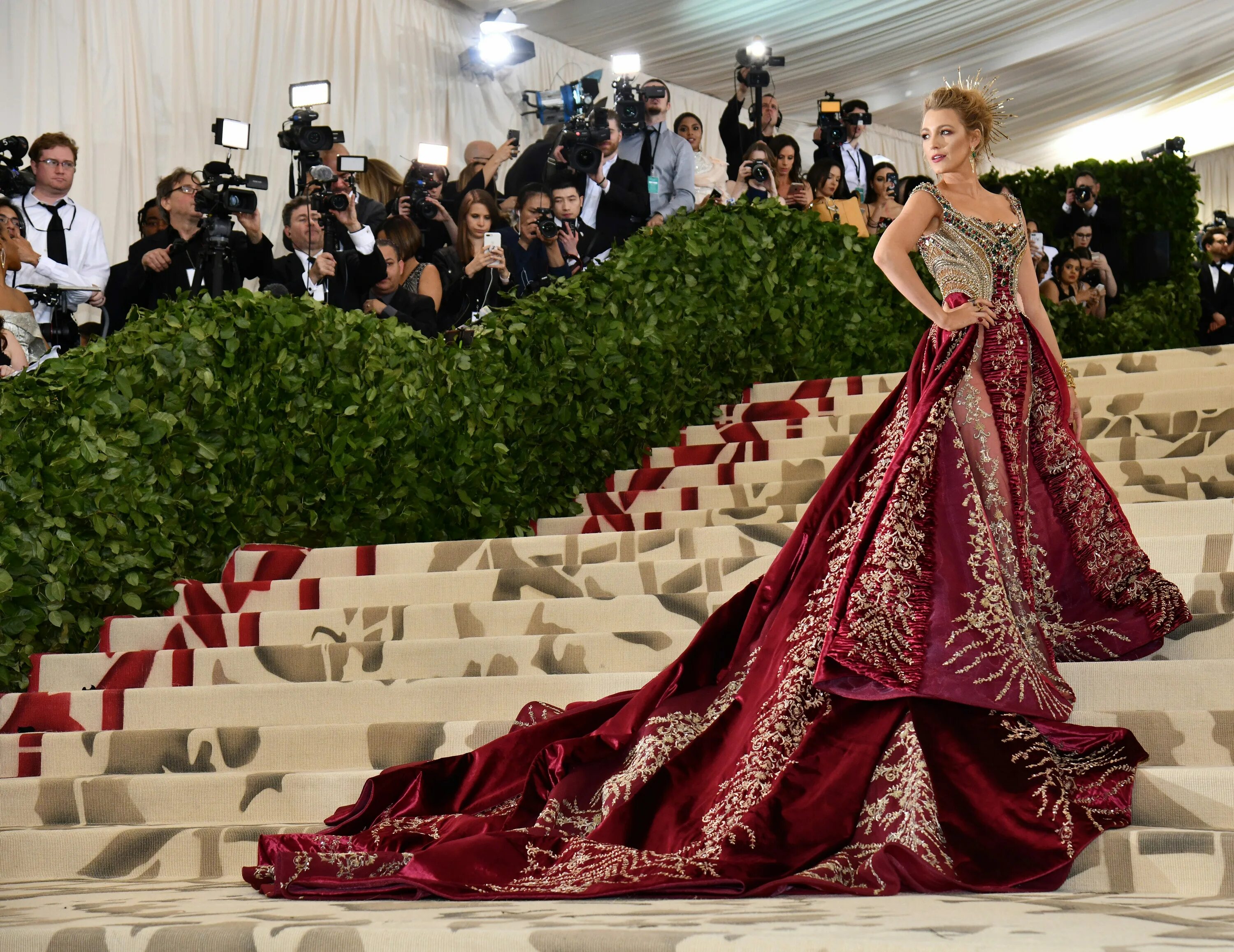 Лучший под 2018. Met gala 2018 блейк лайвли. блейк лайвли met gala. блейк лайвли мет гала 2025. блейк лайвли мет гала 2019.
