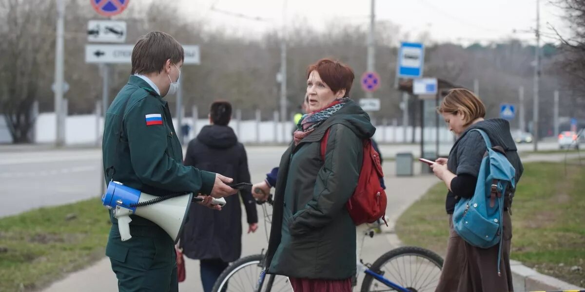 Москва передвижение. Ограничение свободы передвижения. В Москве ввели карантин. Люди с ограничениями помогают другим. Коронавирус в москве последние