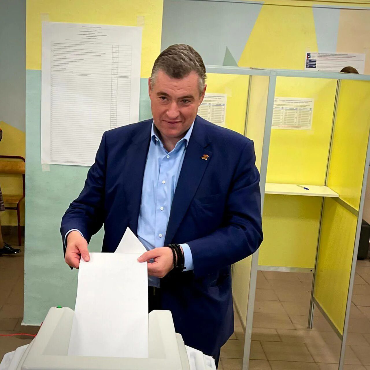 Голосуем за слуцкого. Голосуем за слуцкого. Голосуем за слуцкого. Слуцкий госдума. Голосуем за слуцкого.