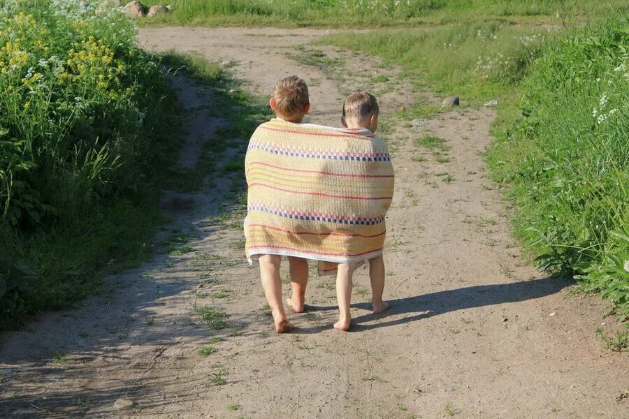 У бабушки в деревне летом. Афоризмы про деревню. Советские деревенские бабушки. Бабушка в деревне. Лето бабушка и я.
