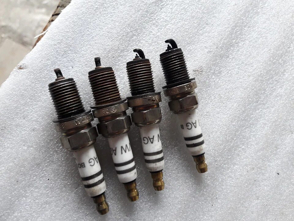 Свечи зажигания ar52-m №1228-5295. 8. Свечи на ауди 100. 8. 8 2.