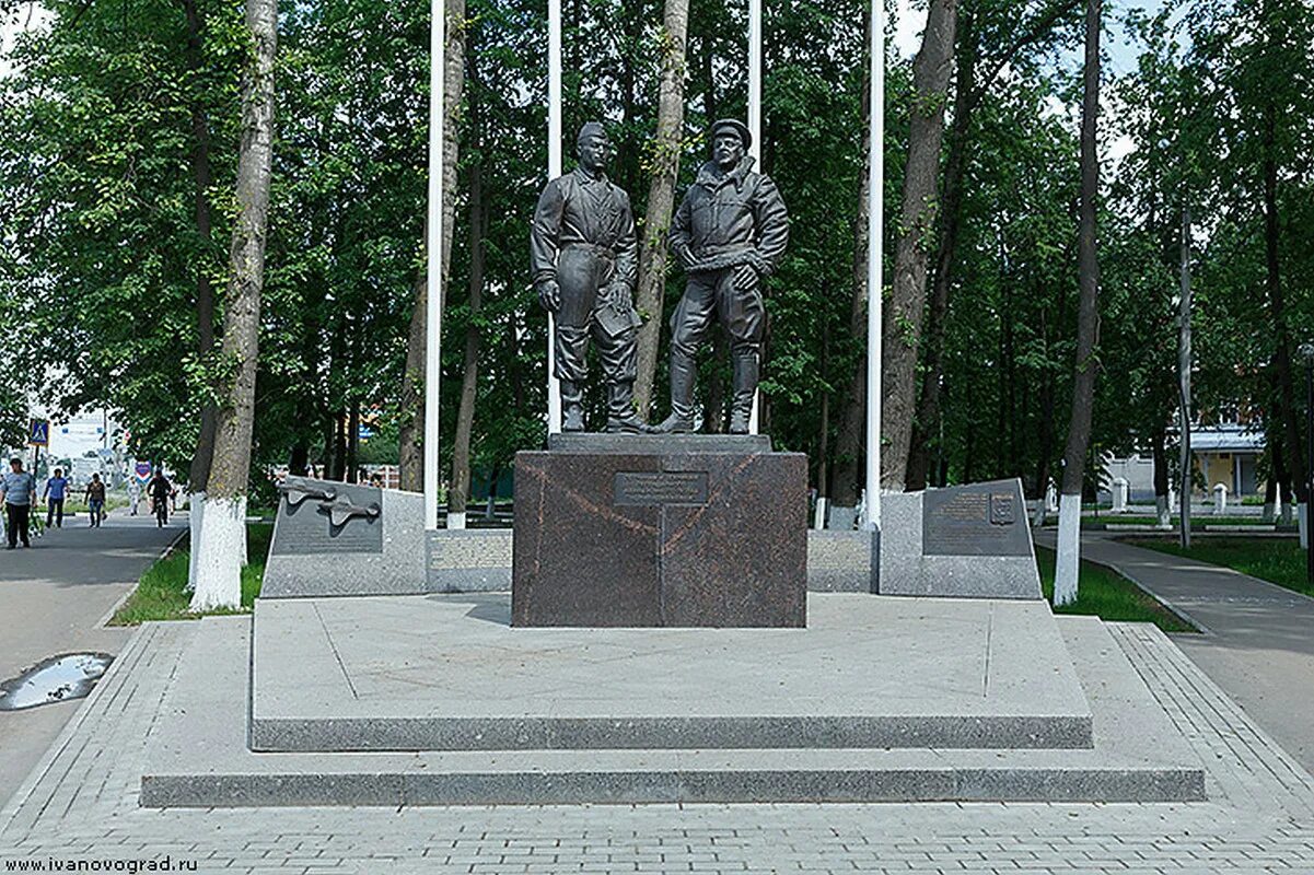 Иваново улица полка нормандия неман 7. Памятник полку Нормандия-Неман. Памятник Нормандия Неман в Иваново. Памятник летчикам Нормандии Неман в Иваново. Памятник летчикам полка «Нормандия-Неман».