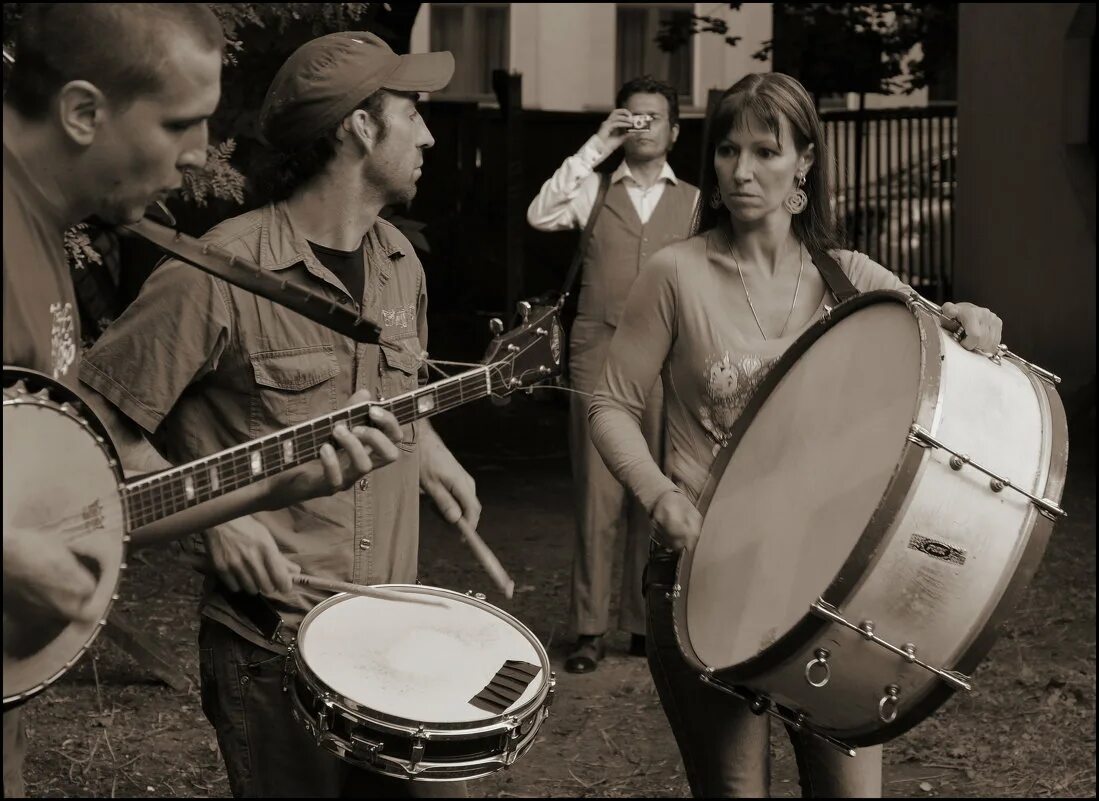 песенка о веселом барабанщике. песня весёлый барабанщик. весёлый барабанщик булат окуджава друг мой колька. песня весёлый барабанщик. барабанщик муз м красева ноты.