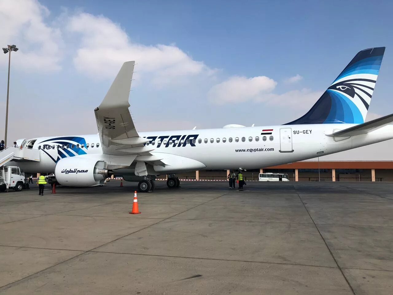 Aircairo. Airbus a220 Египт Эйр. Аэробус а 220-300 EGYPTAIR. Airbus 320 Air Cairo. A220 Airbus салон EGYPTAIR.