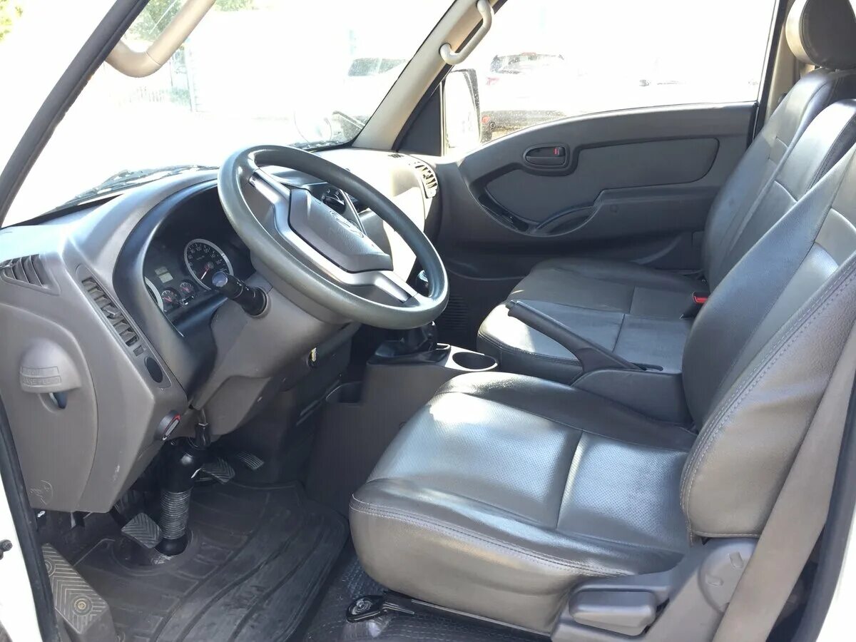 Hyundai porter 1 салон. Hyundai h100 porter 2. портер 2 салон. портер салон. Hyundai porter 2 салон.