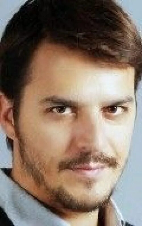 Актер игравший мустафу. Мехмет гюнсюр. мехмет гюнсюр актер.