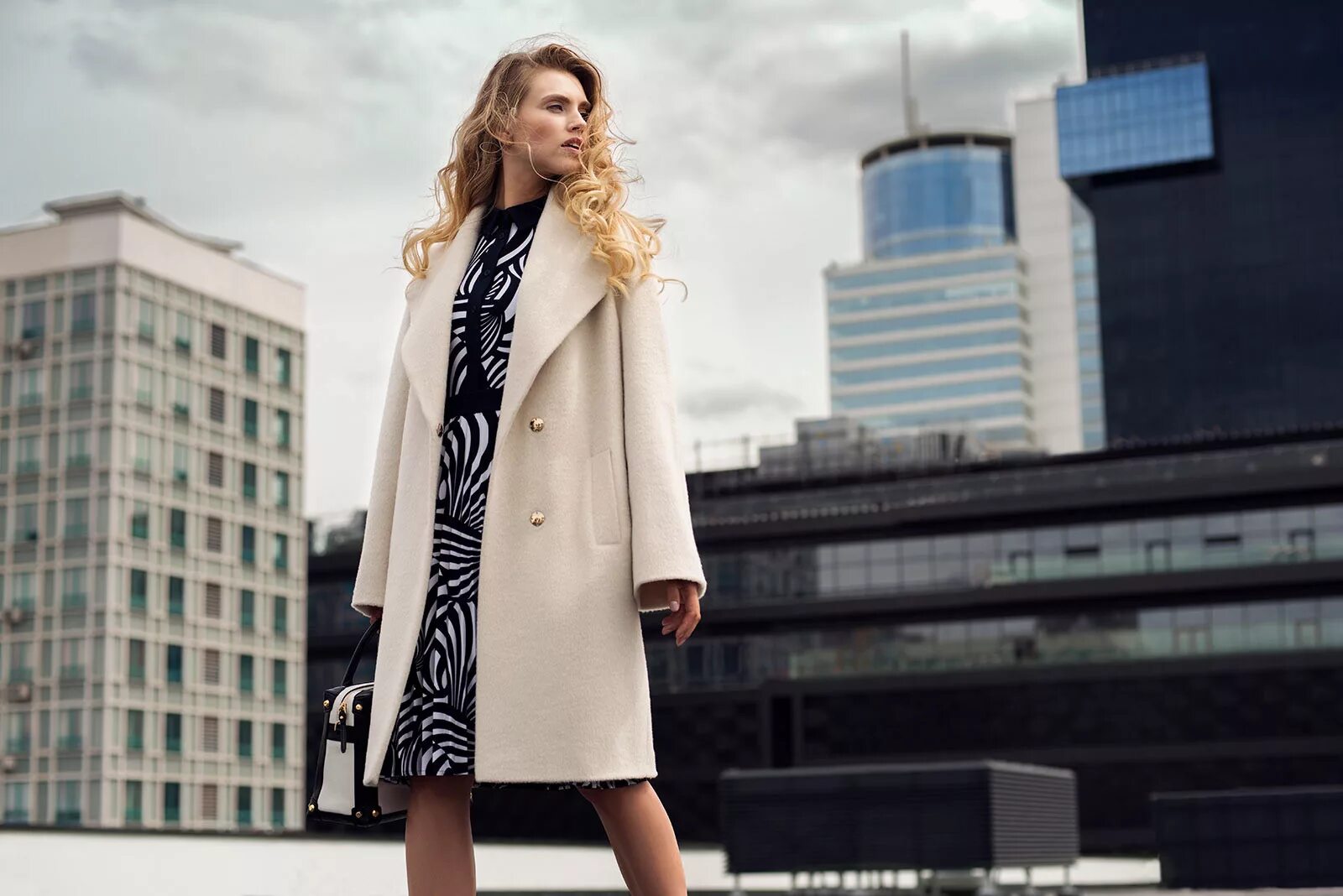 Элема зеленое пальто. Пальто из спандекса. Зимнее женское пальто элема. Elema пальто. Элема зимние пальто.