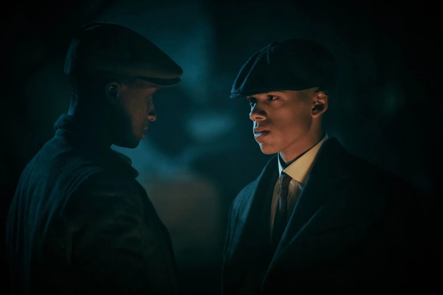 хасбик острые козырьки. шелби острые козырьки. ян бейвут острые козырьки. фильм острые козырьки 1 сезон. сэм хэзелдайн острые козырьки.