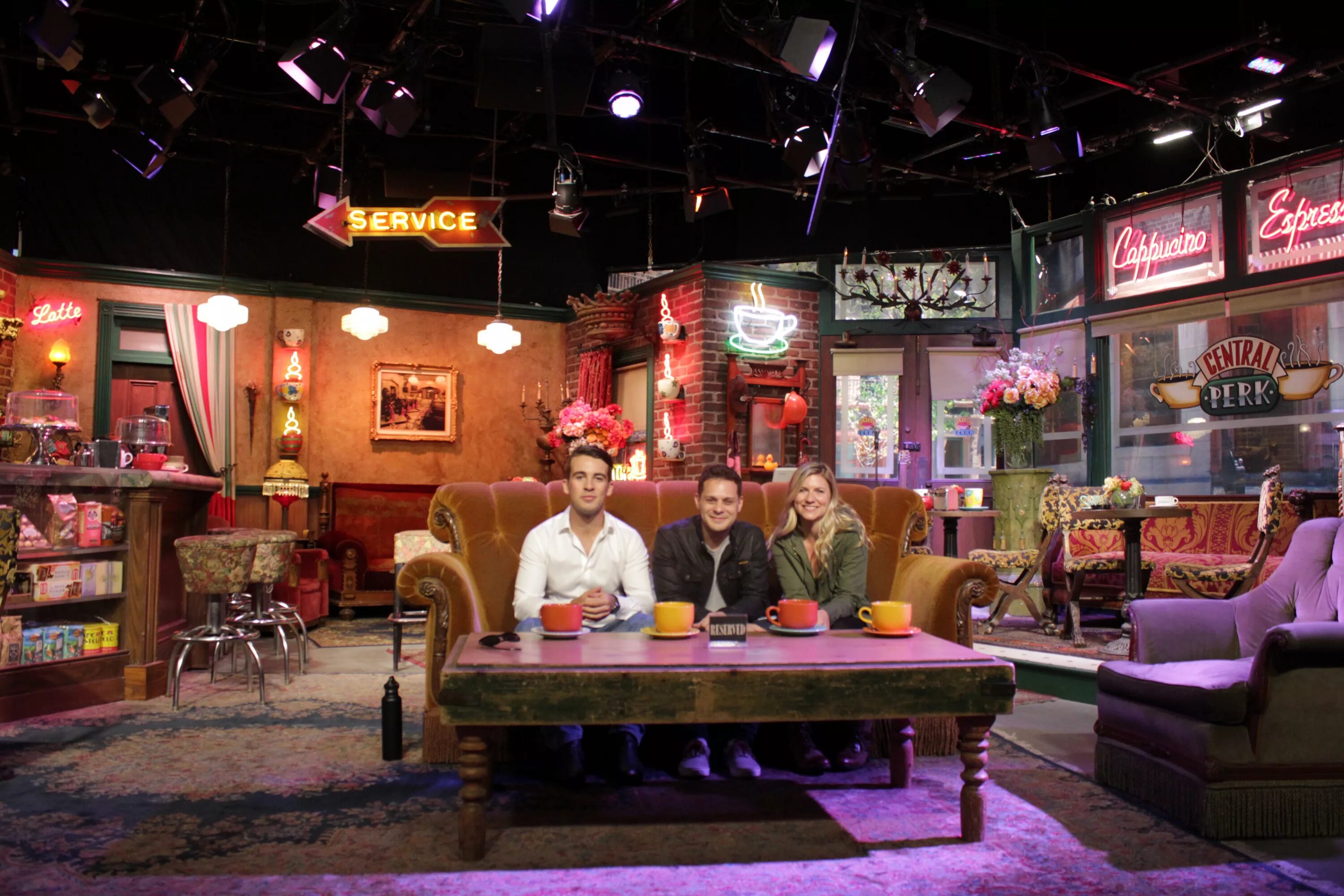 Централ парк ярославль кафе. Central perk кофейня нью-йорк. Central perk кофейня нью-йорк. Central park cafe. Central perk кофейня нью-йорк.
