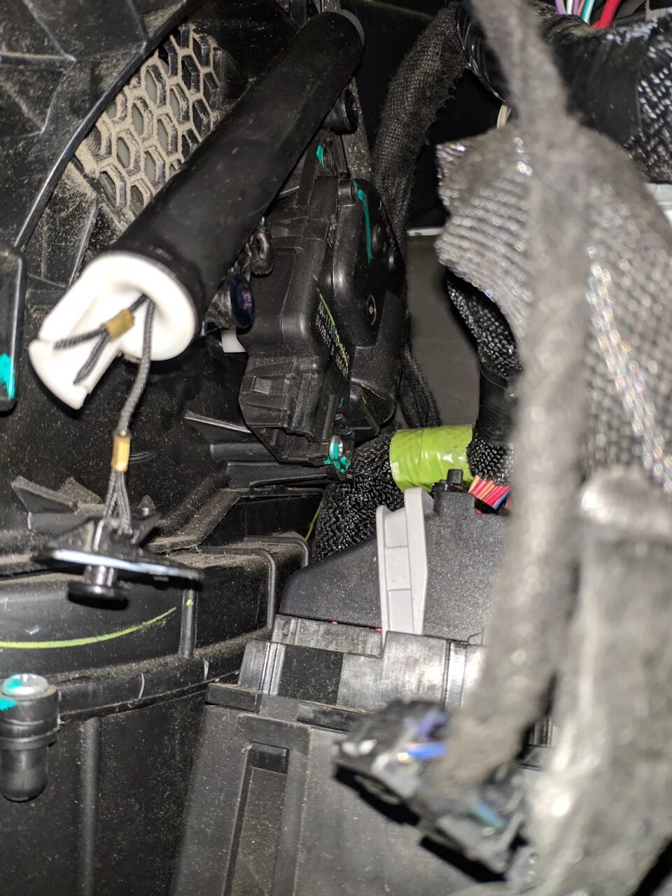 Замена левого сервопривода печки - Volkswagen Tiguan (1G), 1,4 л, 2009 года свои