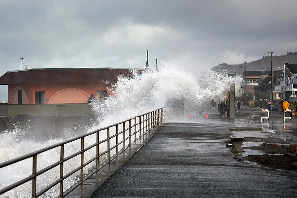 Поднятие уровня моря. Rising sea levels. повышение уровня моря. подъем уровня моря.