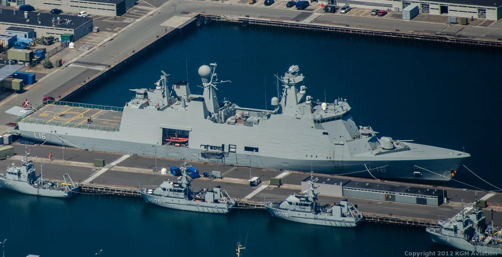 Support ship. Корабль Абсалон Дания. Фрегат Absalon. Корабль управления Абсалон. Absalon class Frigate.