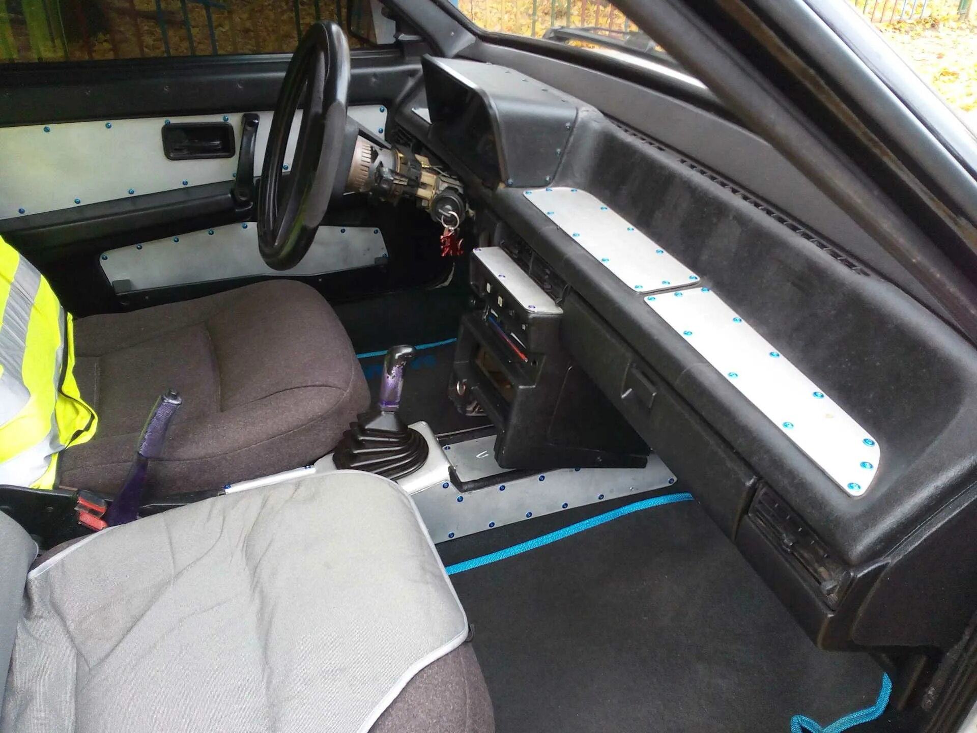 Улучшить ваз 2109. Ваз 2109 доработки салона. Желтый салон ваз 2109. Стайлинг салона ваз 2109. Тюнинг салона ваз 2109.