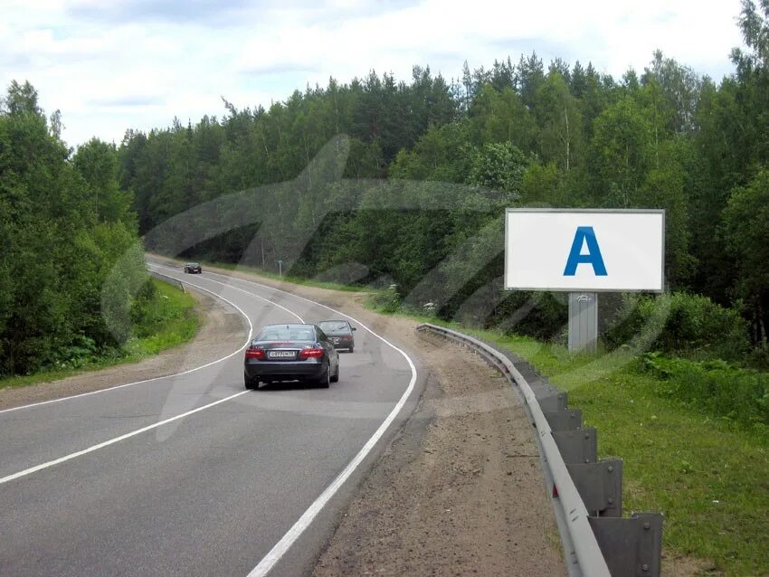 Реклама на щите на Новоприозерском шоссе; 12 км 700 м