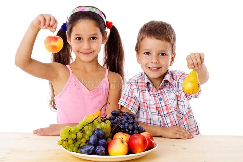 Фрукты для детей. Девочка с фруктами. Подросток с фруктами. Фотосессия с фруктами дети. Дети учат фрукты