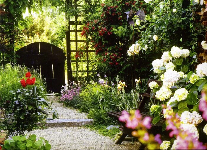 Тихо в саду хорошо. Романс калитка. Сад ограда розы. Сад розы калитка. Состояние сада.